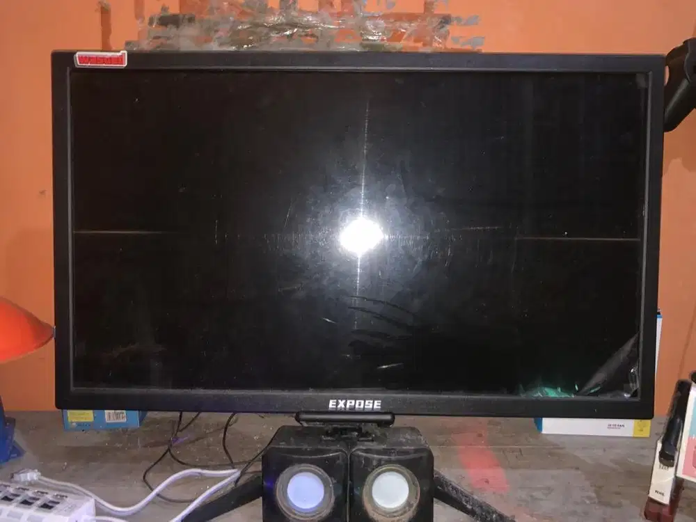 Monitor 24 inch merek expose