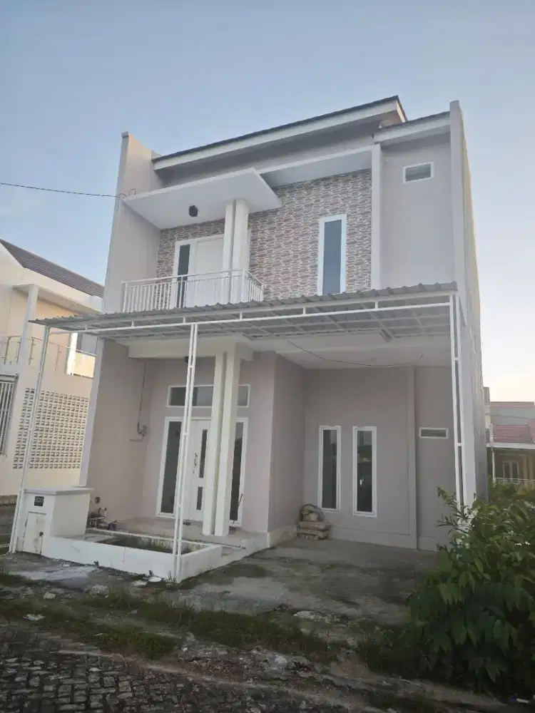 DIJUAL RUMAH 3 LANTAI 3+1 KAMAR