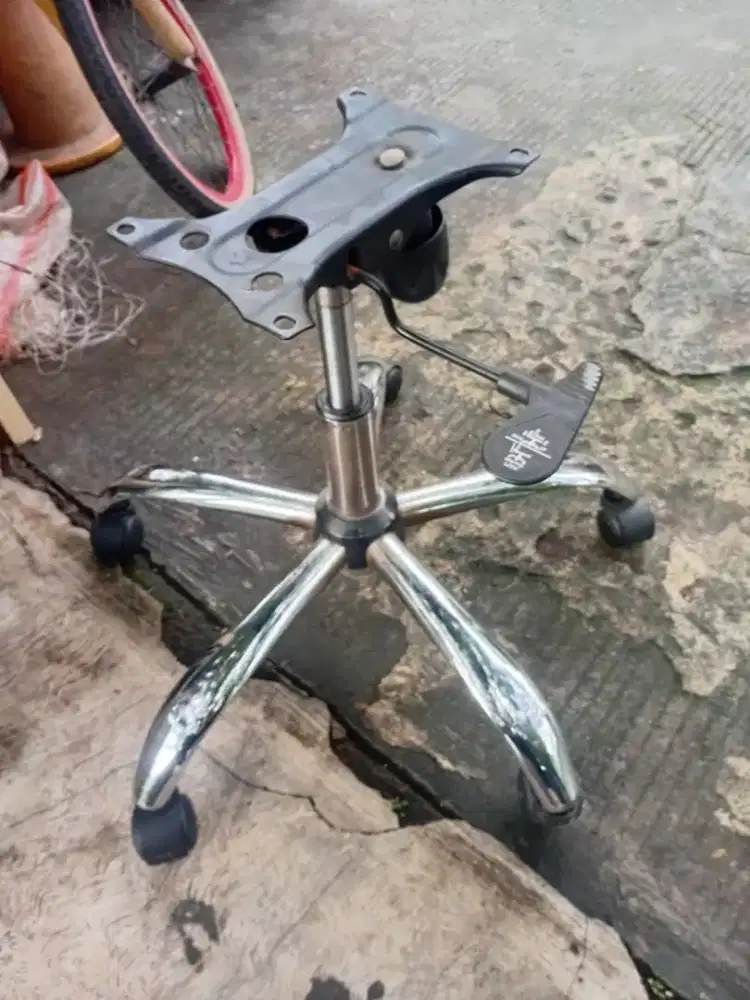 Kakinya kursi hidrolik