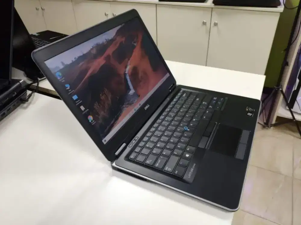 Dell Latittude E7440 Core i5-4300M Haswell Ram 8Gb SSD 256Gb