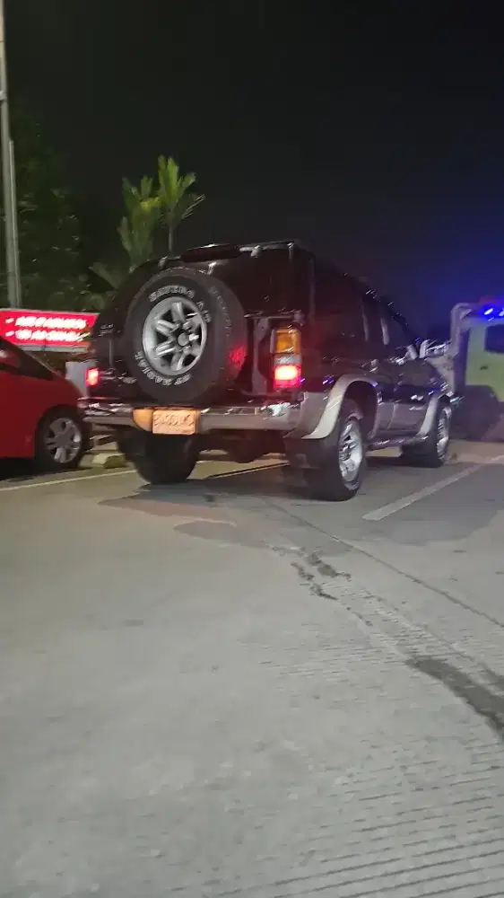 Nissan terrano kingroad istimewa