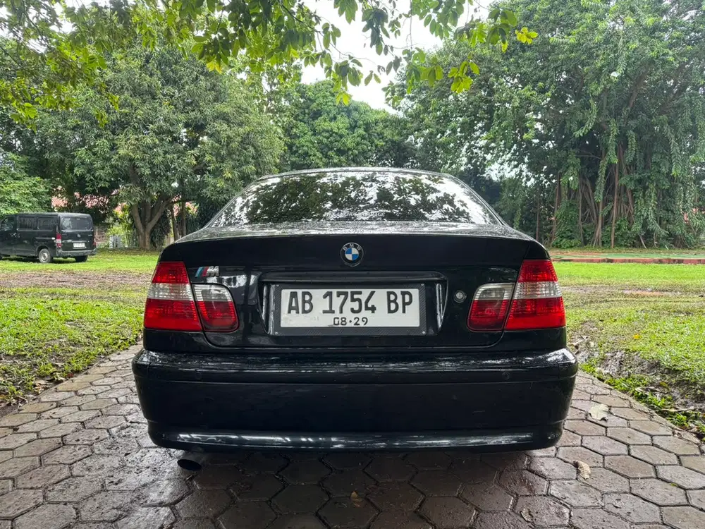 BMW 318i 2004 Bensin