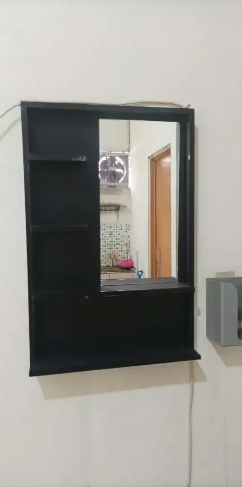 Alat rumah tangga kaca rias