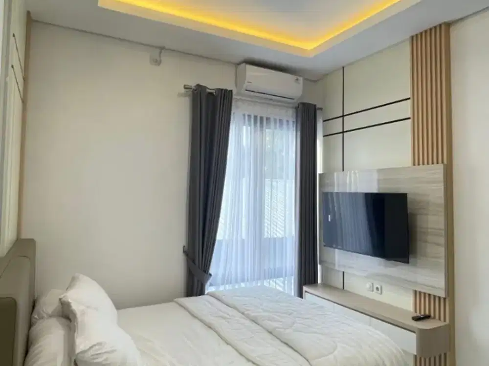 RUMAH MEWAH 2 LANTAI PREMIUN FULL FURNISHED DENGAN 3 UNIT VILLA MEWAH INCLUDE PRIVAT POOL DI JALAN PALAGAN MLATI SLEMAN