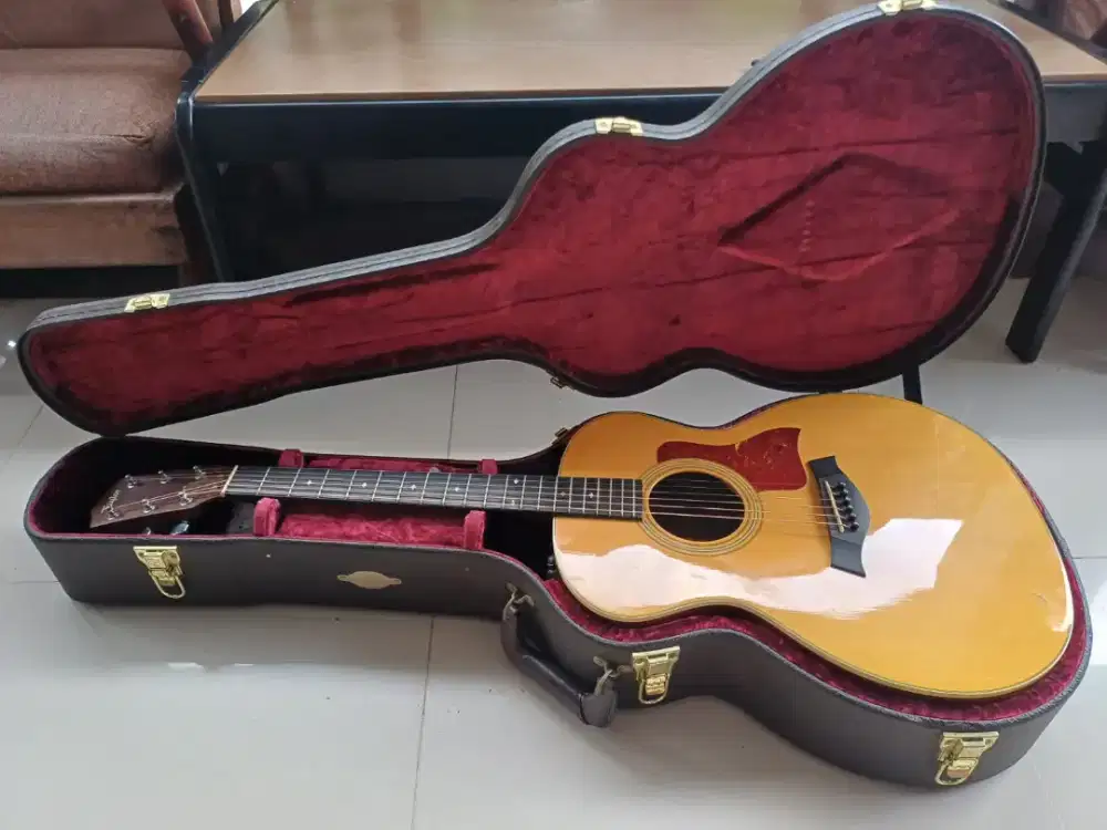 TERMURAH Taylor 214e Deluxe (DLX) with Original Hardcase