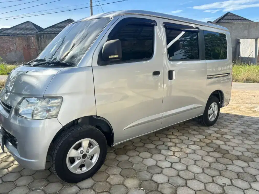 GRANMAX MINIBUS 1.3 AC 2019 DP 19jt
