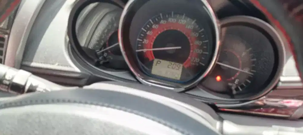 Mulus Low Km ! Toyota Yaris 1.5 S TRD Matic Warna Merah Tahun 2015