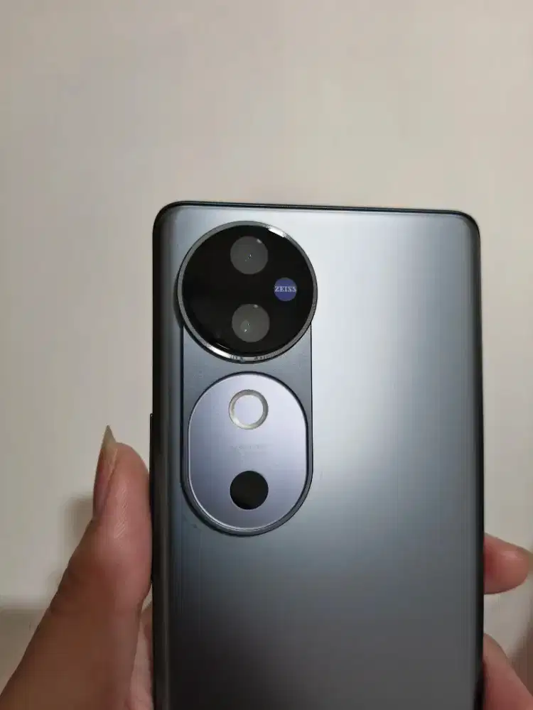 VIVO V40 12+12/256GB Silver. Terjangkau