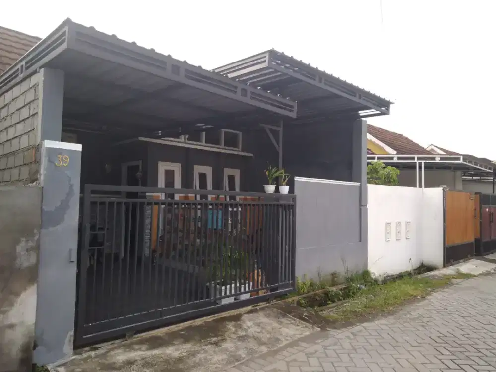 Dijual rumah full renov ,di kompleks perumahan ,one gate system
