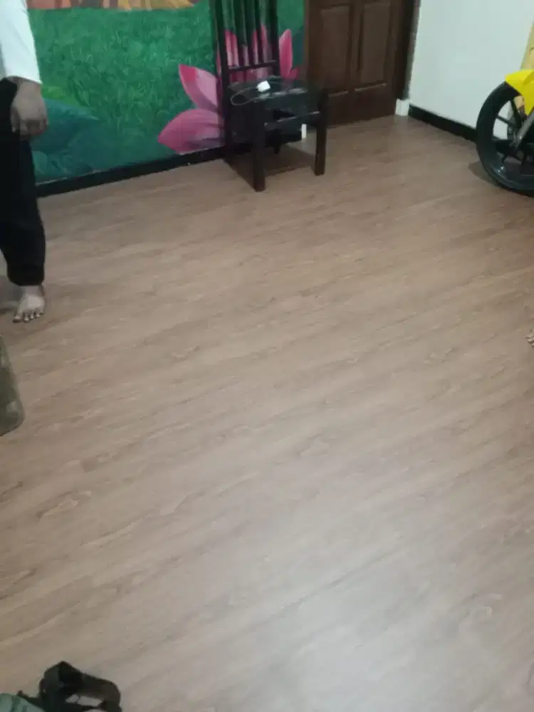 Vinil lantai anti air anti rayap