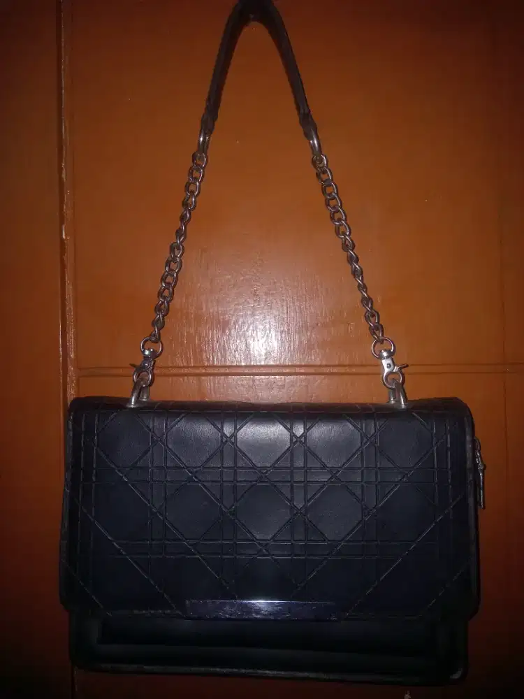 Di jual aja tas rante tali pendek black