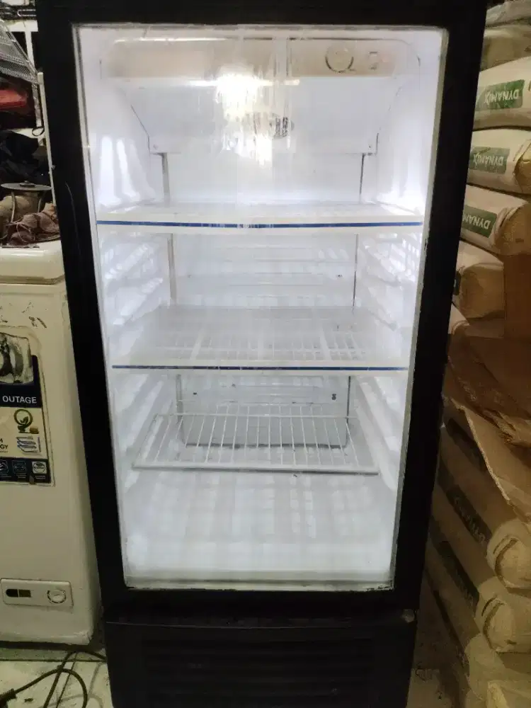 Showcase Sharp kondisi normal dingin siap pakai