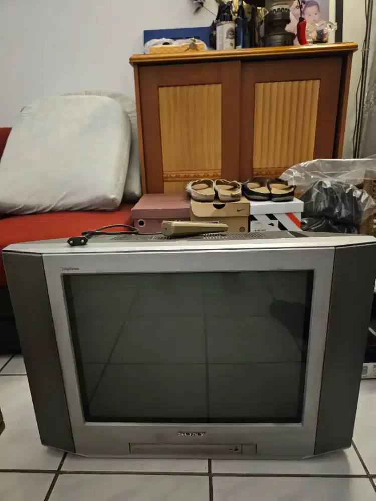 TV Tabung merek SONY ukuran 21 inch