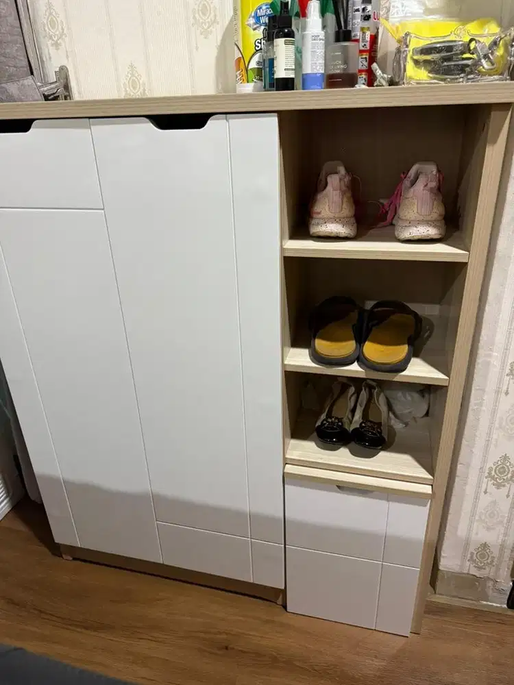 Lemari sepatu estetik