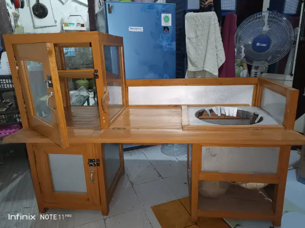 DIJUAL ETALASE UNTUK JUALAN , HARGA BISA NEGOOO