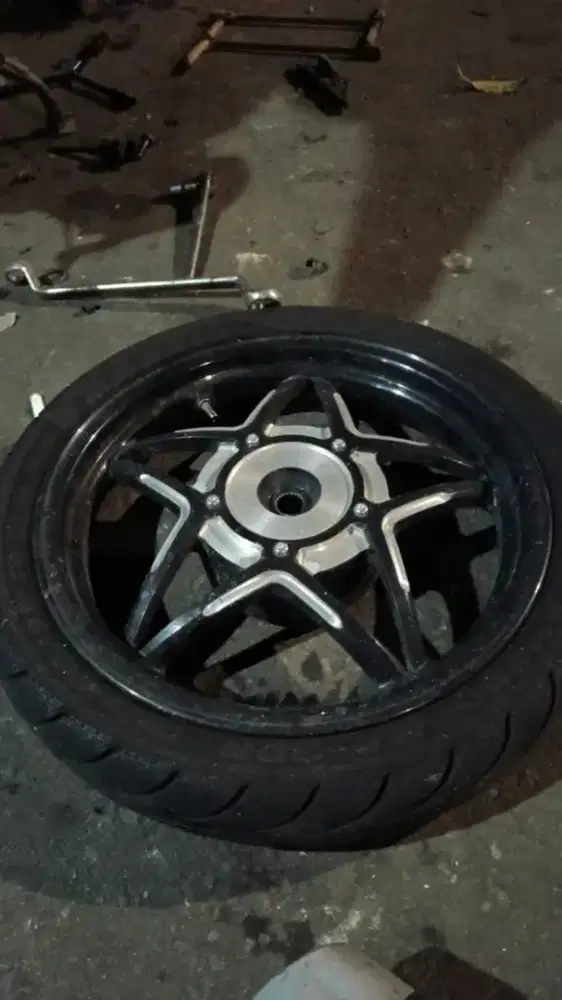 Dijual cepat velg v Rossi orbit kodisi sesuai di foto