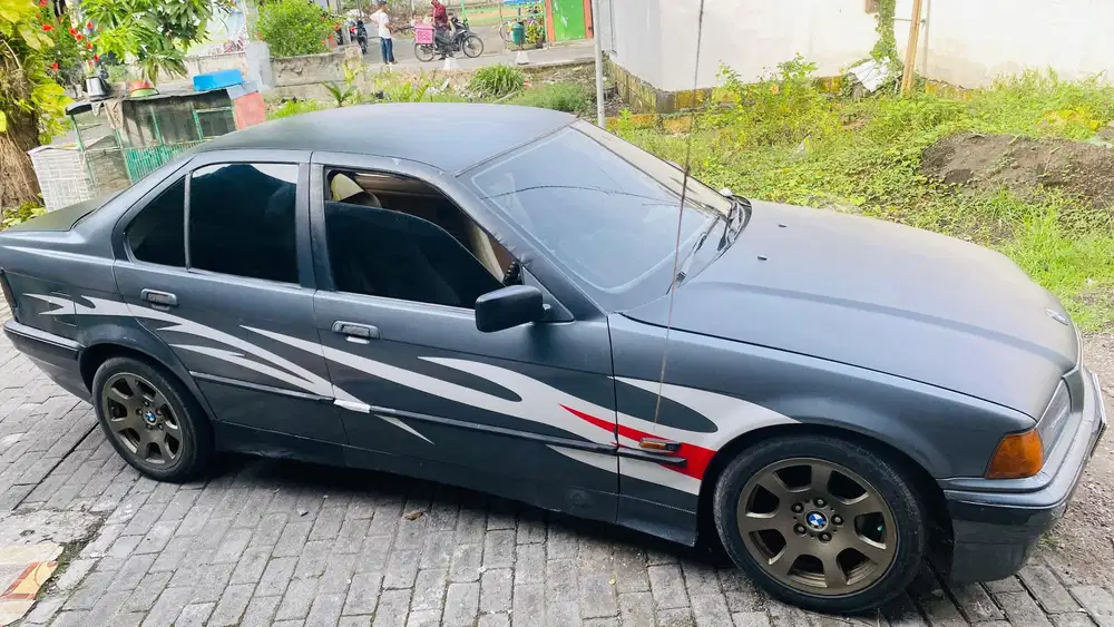 BMW 318i 1992 Bensin