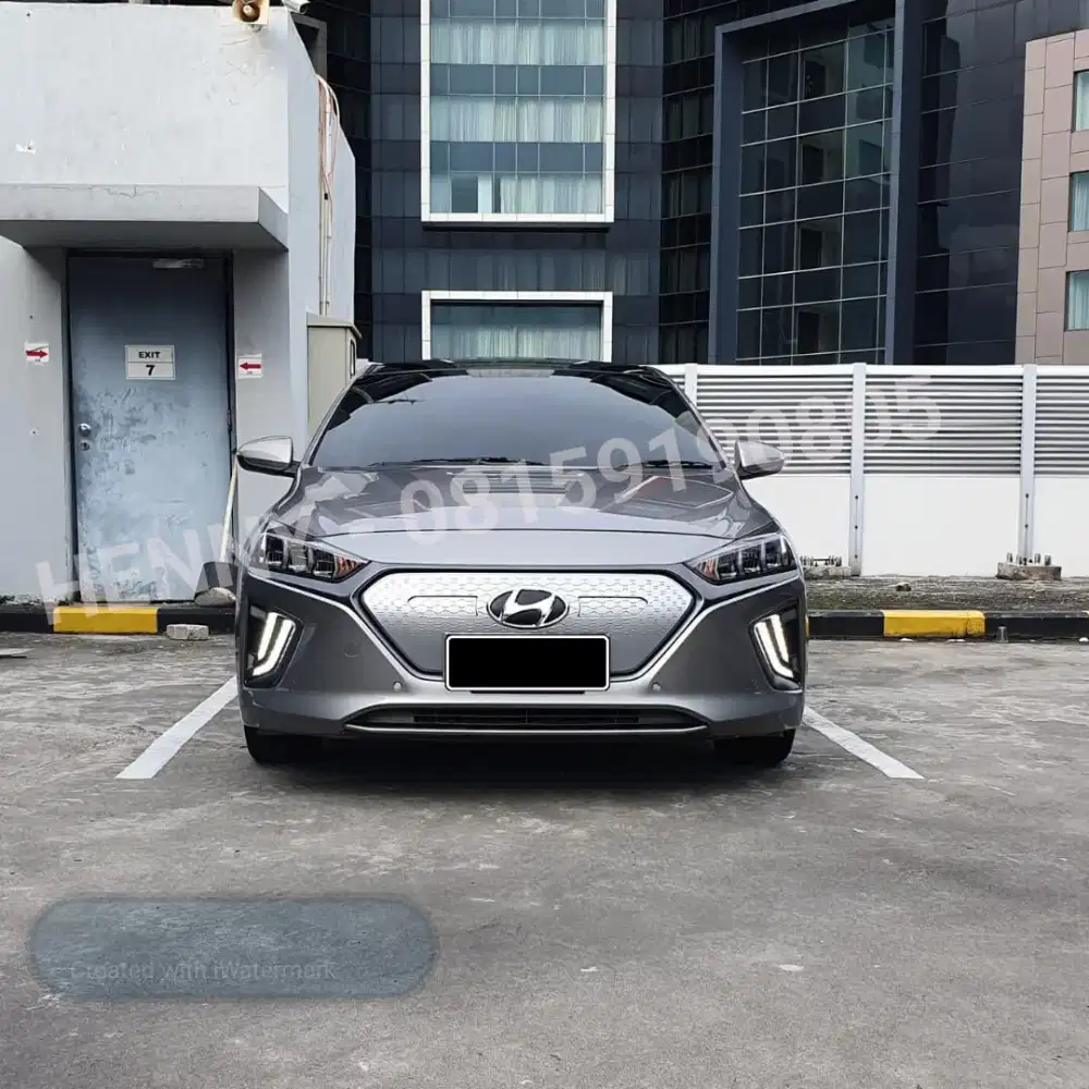 Hyundai IONIC EV listrik tahun 2021 abu abu