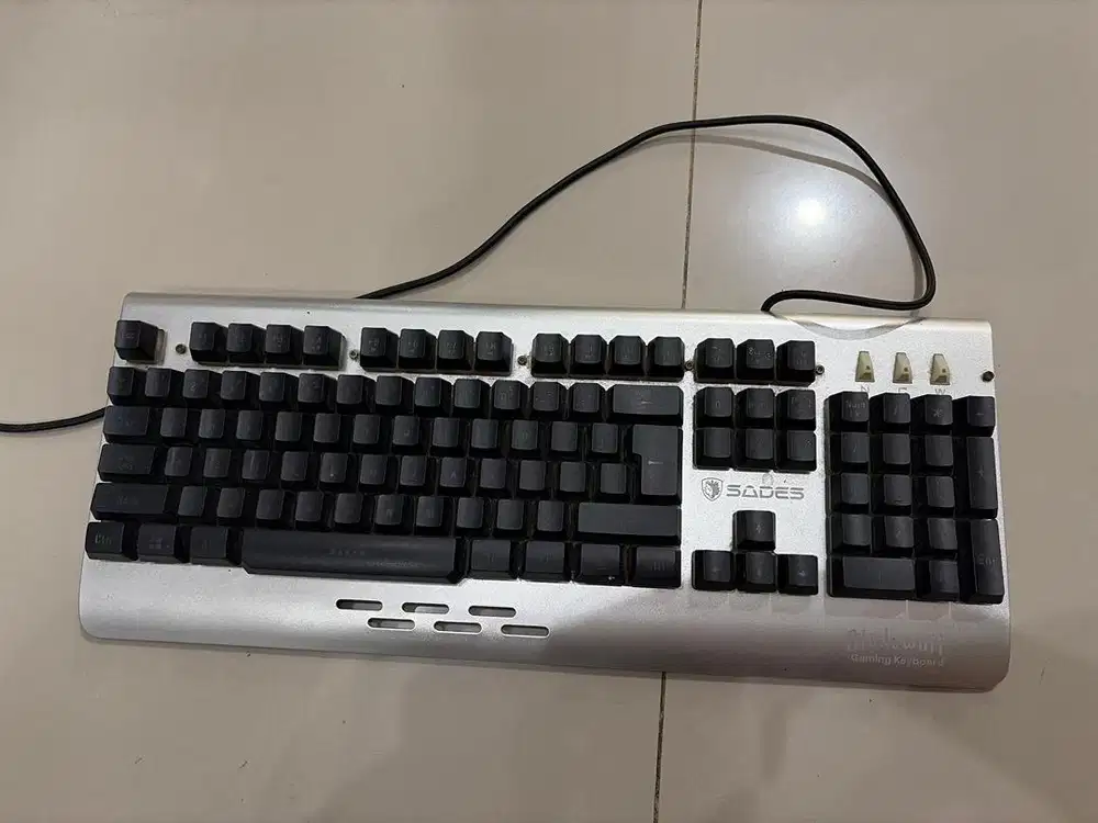 Sades Bladewolf keyboard bekas