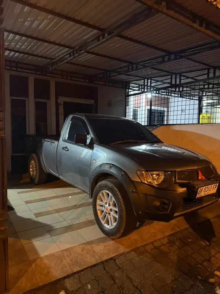 STRADA TRITON SINGLE CABIN 2,5M/T GLX 2013