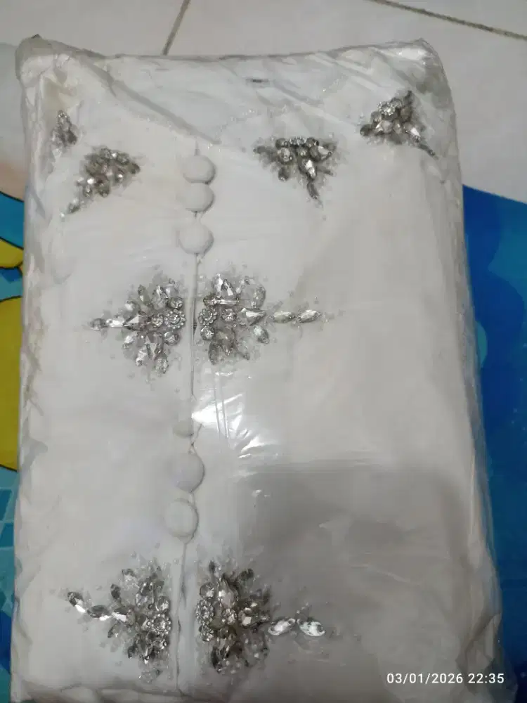 Di jual baju lamaran pengantin satu set laki dan prempuan