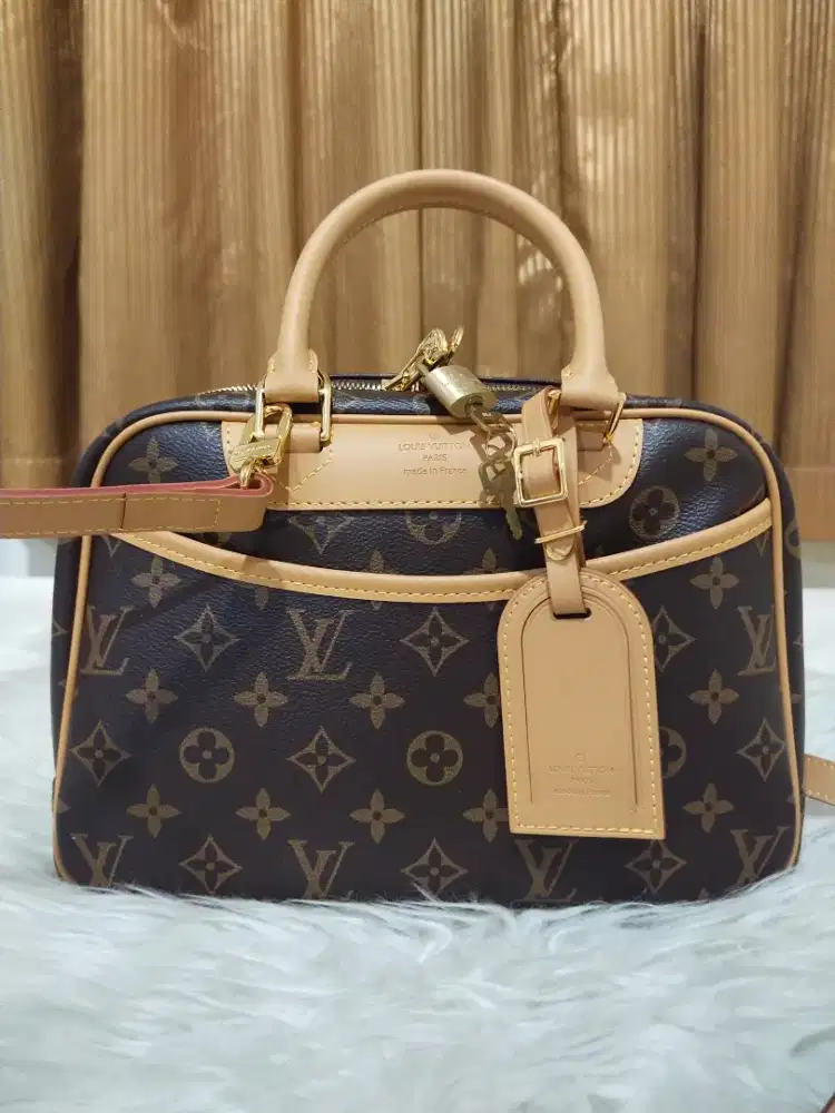 Luxury LOUIS VUITTON handbag sangat classy dan elegance