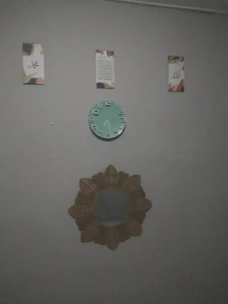 Jam dinding, Figura serta Jam