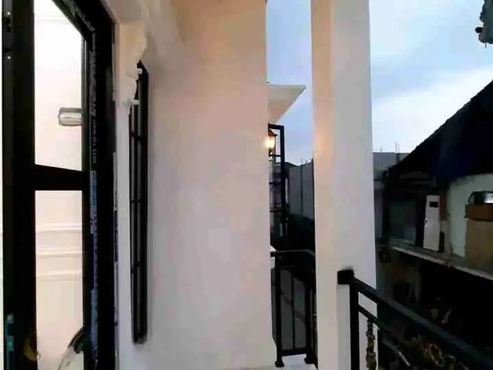 Jual Rumah Mewah 2,5 Lantai ROOFTOP  Fully Furnished di Cluster Beji Depok