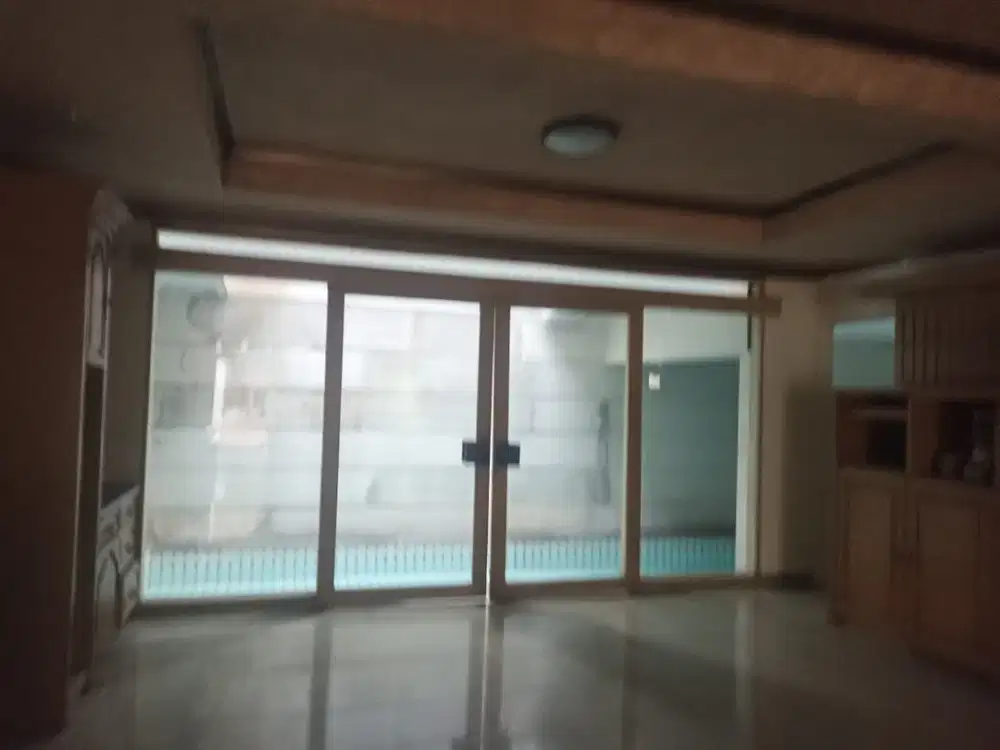 Rumah Di Menteng Inti Dengan Lingkungan Asri Dan Kolam Renang