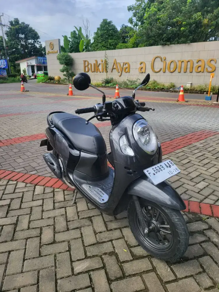 Scoopy 2021 warna hitam