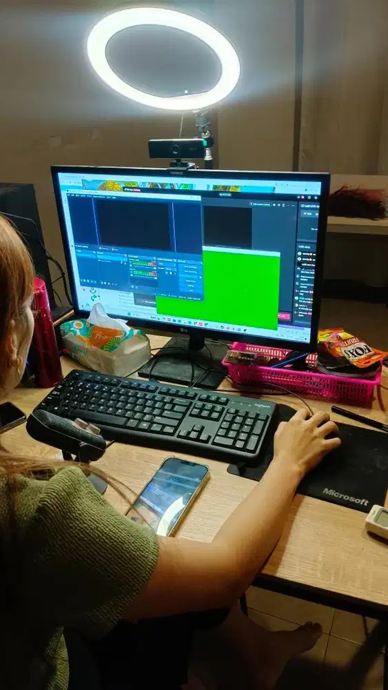 Moderator/Operatir Live Streaming