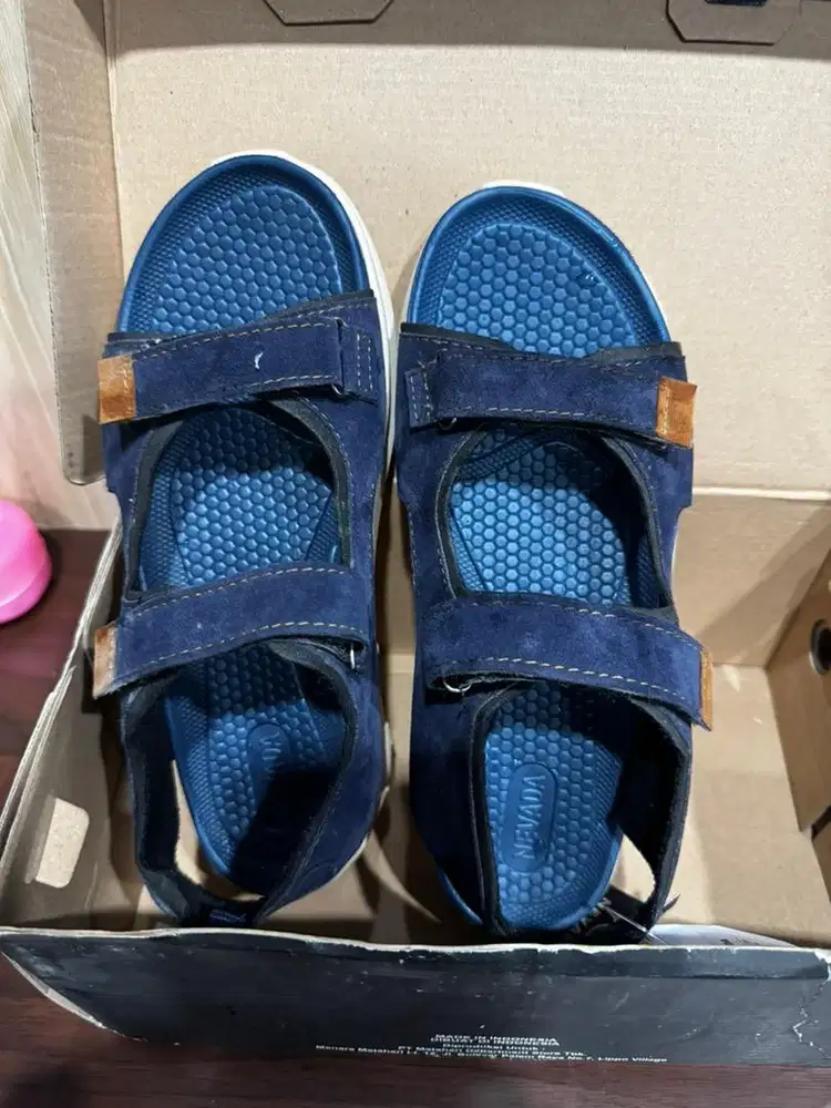 Dijual 2 Pasang Sepatu Original Nevada