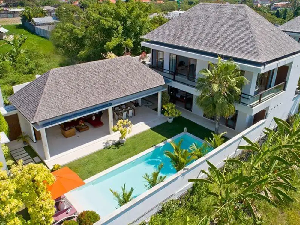 Dijual: Vila Mewah Hak Milik dengan Pemandangan Sawah — Batu Bolong, Canggu