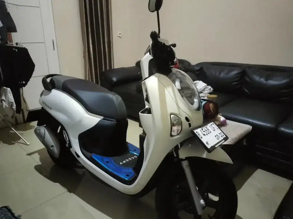 Jual Scoopy 2025 Putih Mutiara