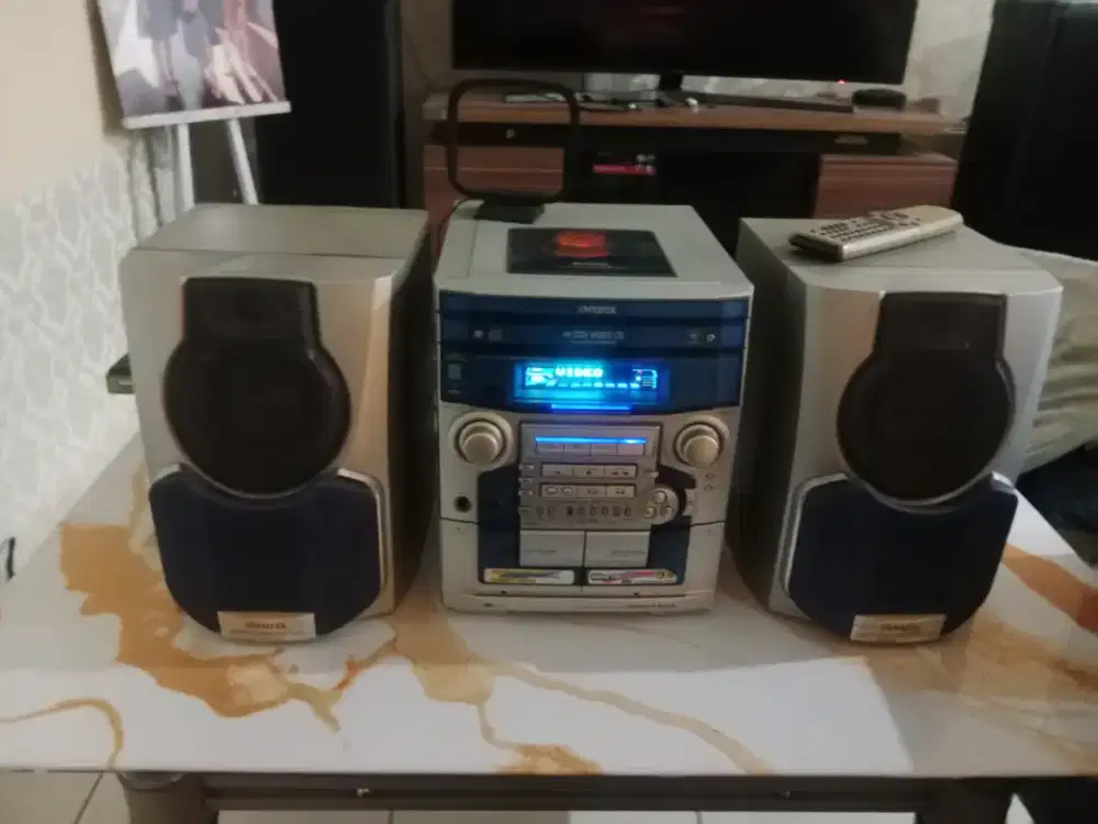 Aiwa Compact Disc NSX-VC58 HI-FI music system