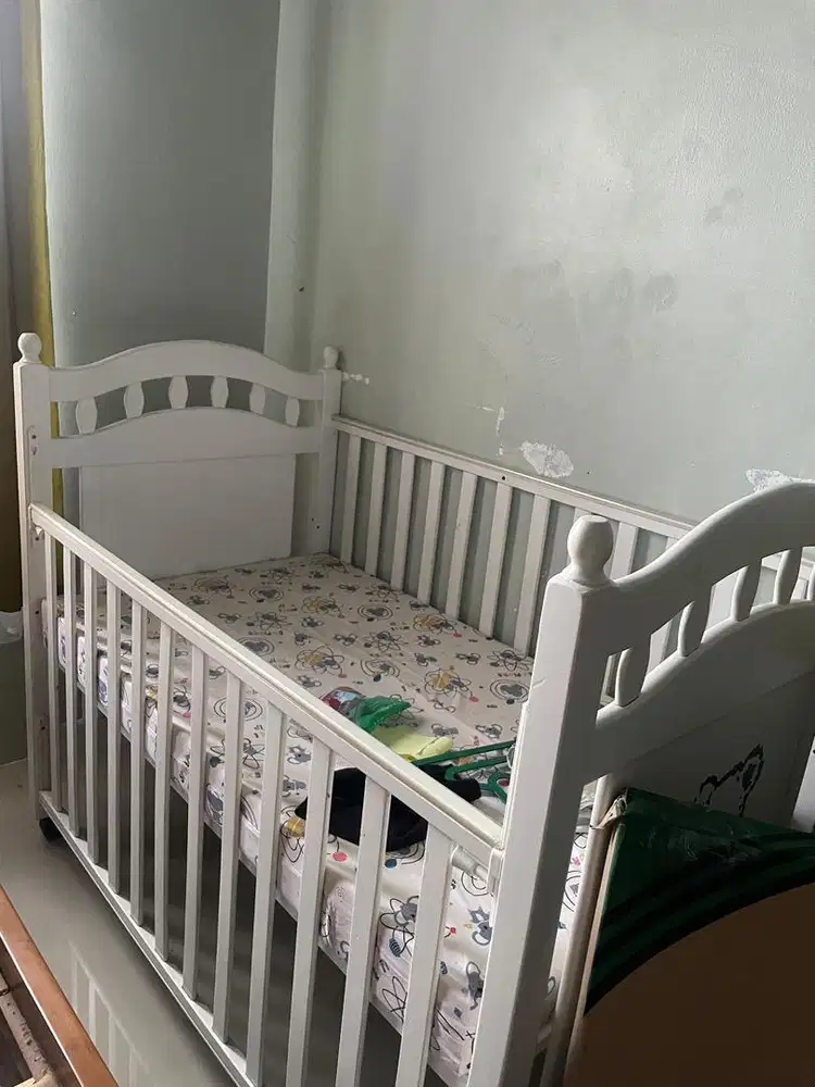 Tempat tidur bayi/balita