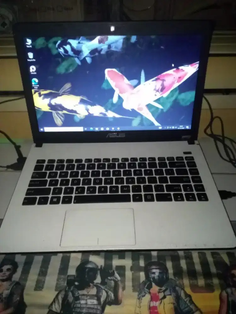 Laptop Asus layar 14 inchi