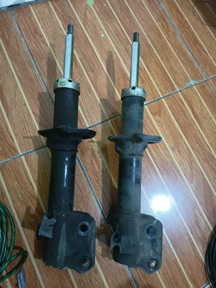 Shock breaker depan.Karimun wagon R. Sebelah bocor