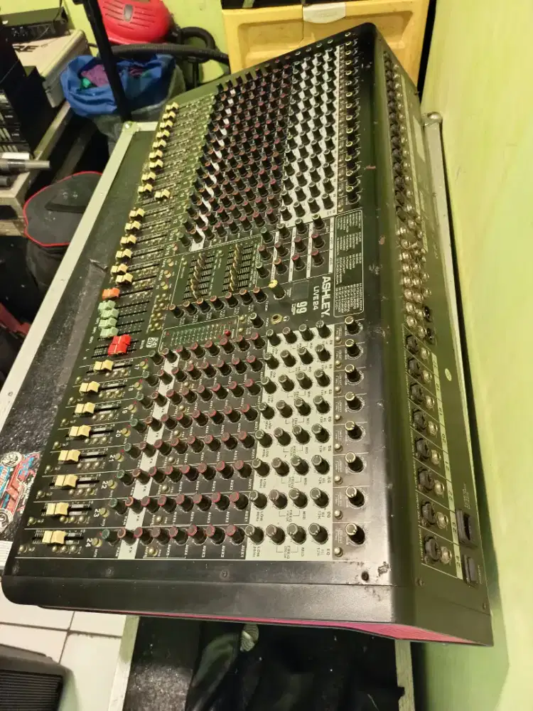 Mixer Ashley LIVE 24.Aux 6.efek nyes. Wa:_