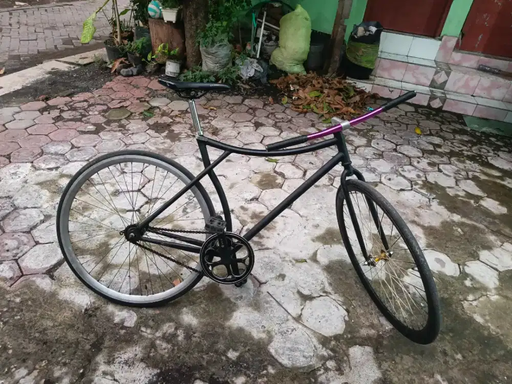 sepeda fixie hitam