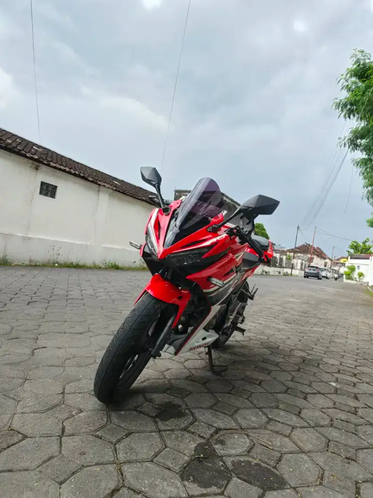 Honda CBR 150R 2018