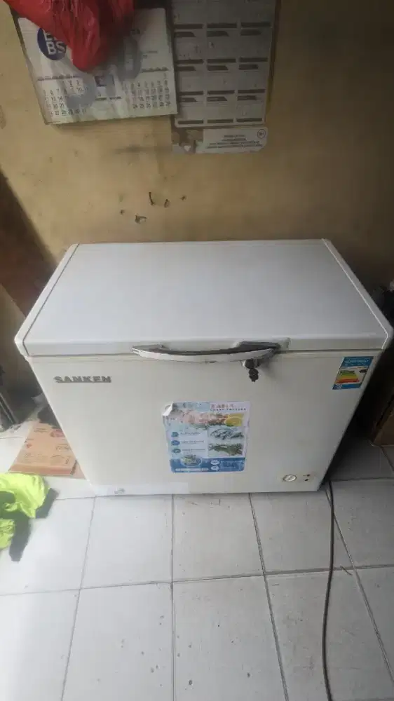 Jual butuh freezer box ukuran 200 liter merk SANKEN ORISINIL