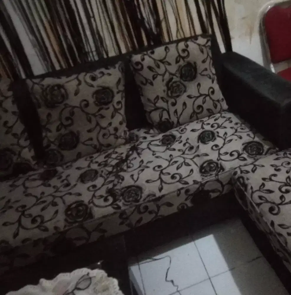 Dijual sofa panjangnya aja.