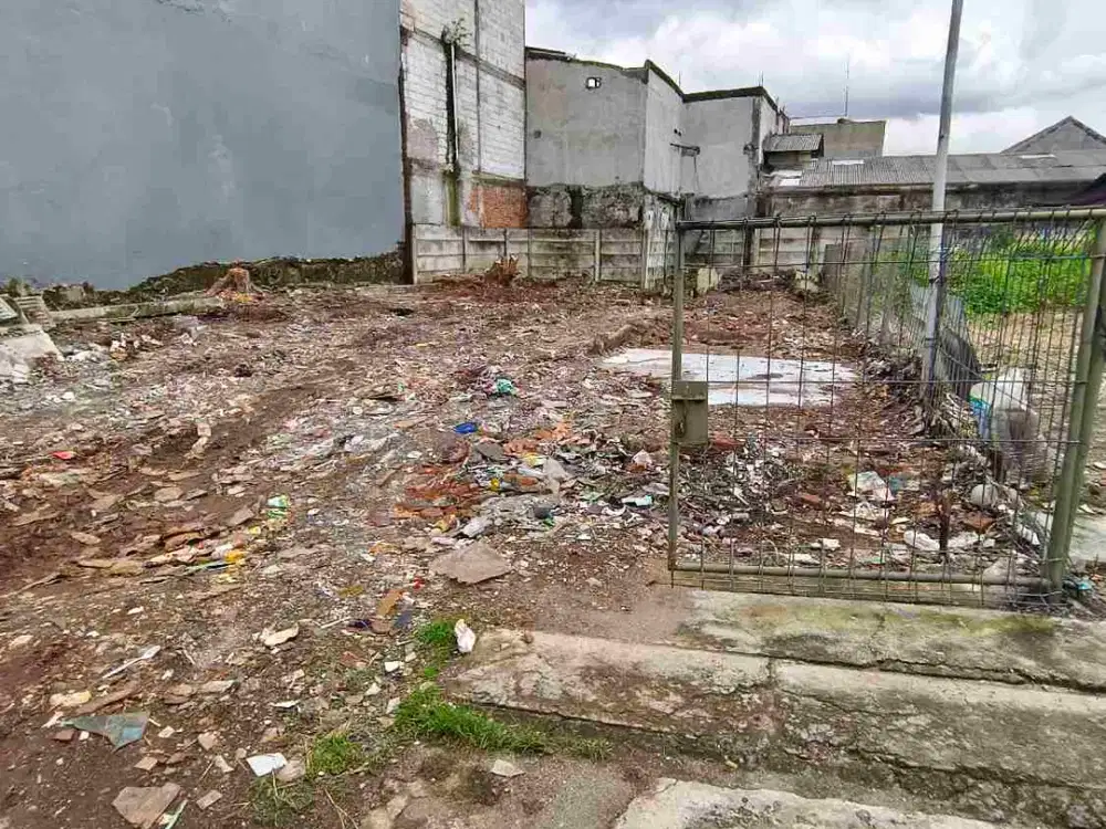 Disewakan tanah tempat usaha parkir /gudang LT 300m2 lebar 12 m strategis di pinggir jalan raya Menteng atas