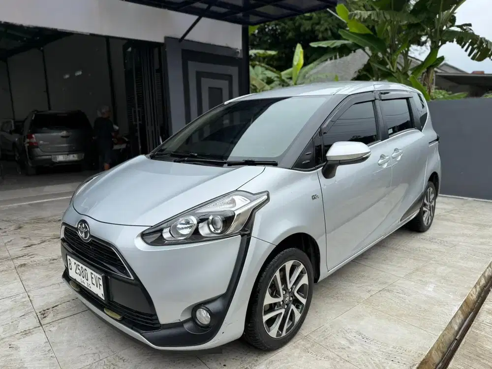 Toyota Sienta V Manual 2017