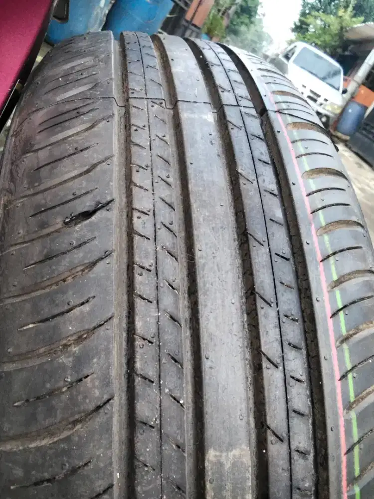 215/60R17 Dunlop EC300