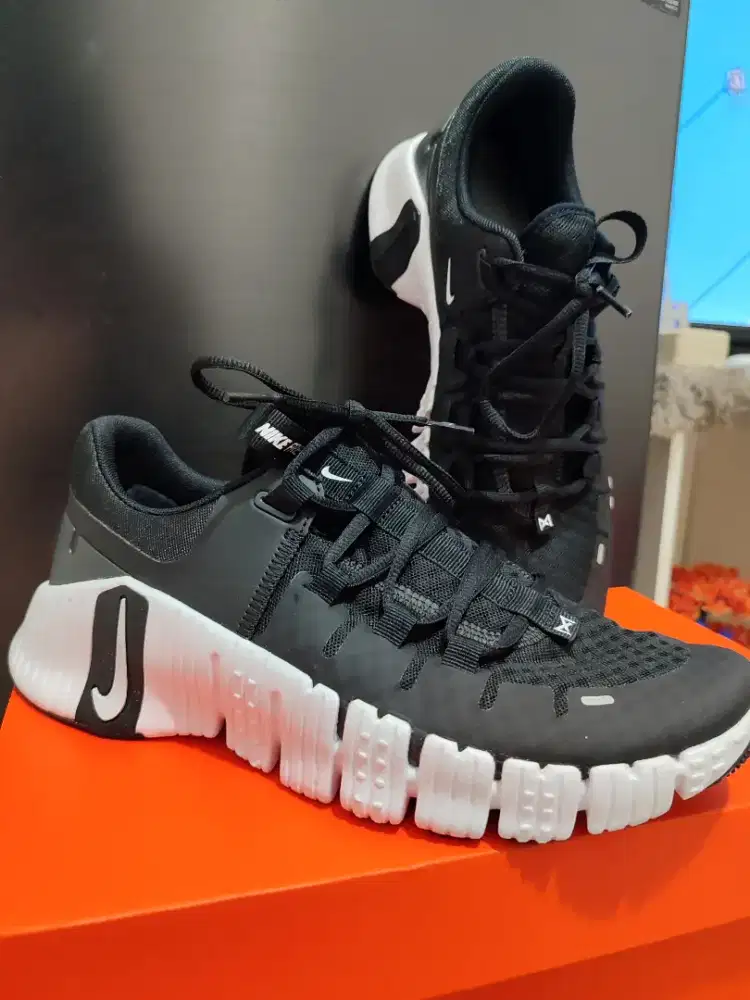 Sepatu Pria NIKE Metcon 5 Original, Size 41-CM 26