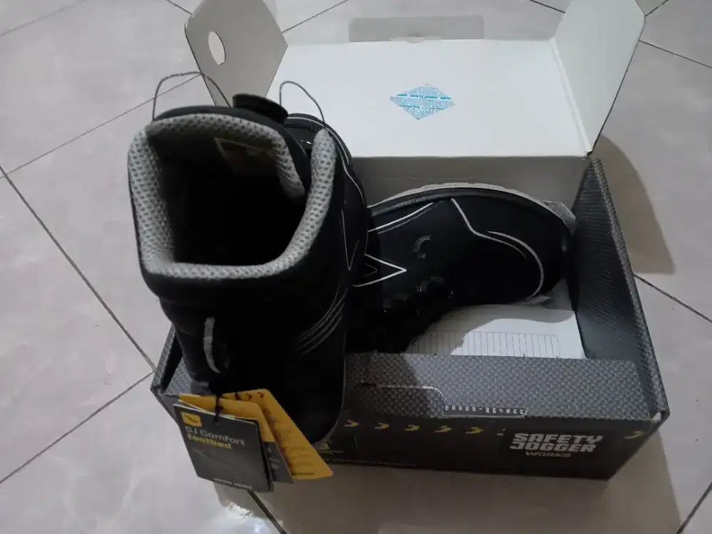 Di jual sepatu Jogger Works