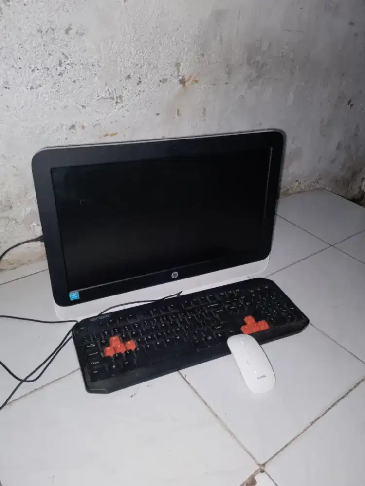 Jual komputer PC al in one merk HP minus kabel charger tidak ada