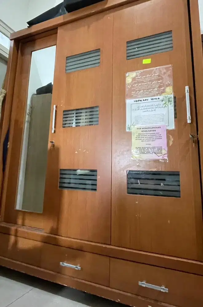 Dijual cepat Lemari besar kayu mahoni